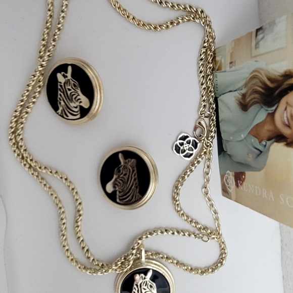 Kendra Scott Bowen Zebra Necklace & Clip On Earrings - Picture 7 of 14